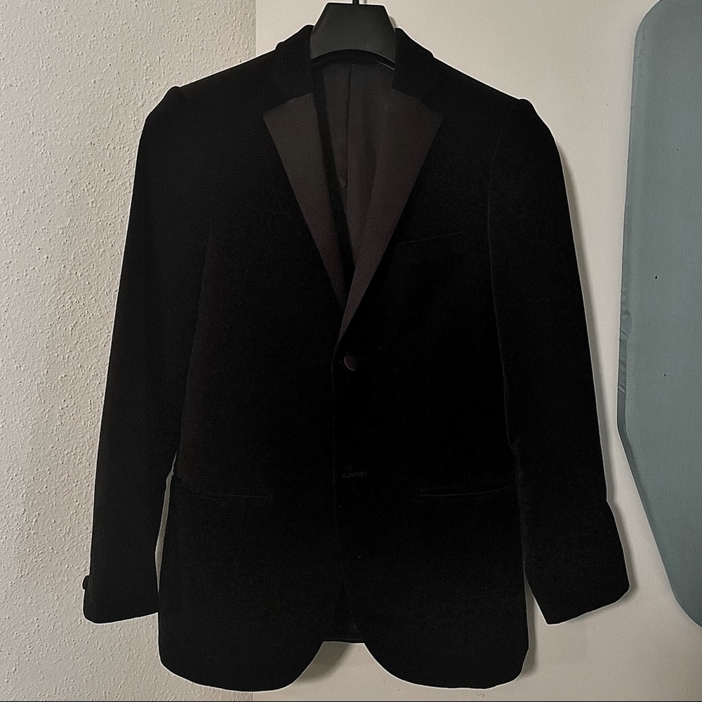 Topman 36r black velvet tuxedo jacket with satin lapels.